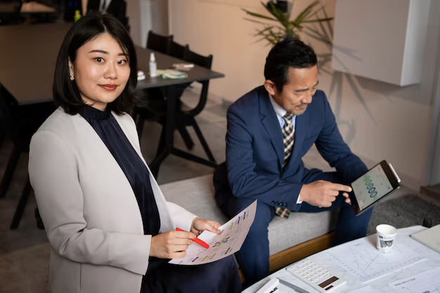 Former tech chinese professionals now working as a cleaner in Wuhan