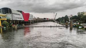 Torrential rains in Pune causing severe waterlogging on city streets