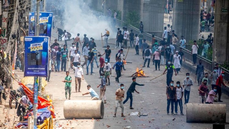 Bangladesh student protests against the government's job quota system, with police forces confronting them amidst smoke from tear gas.